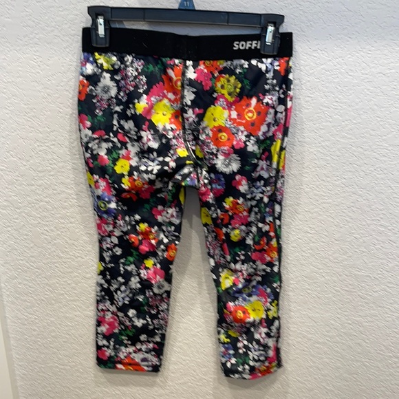 Soffe Dri Capri work out pants - Picture 2 of 4